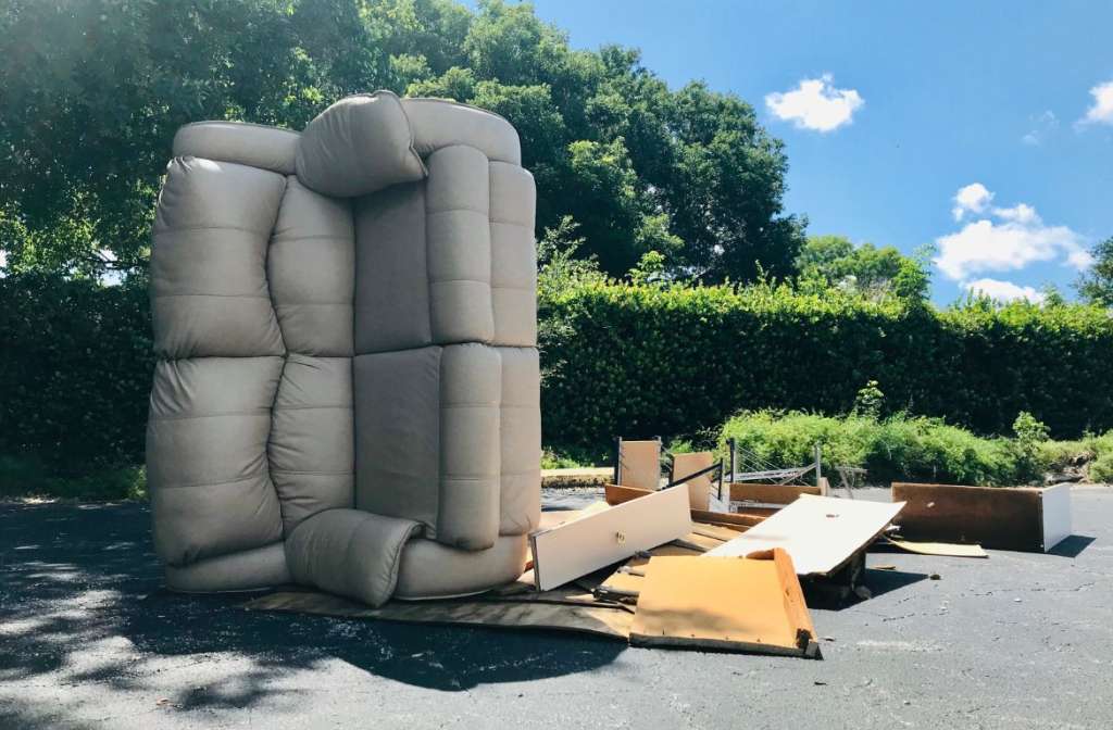 5 Reasons Why You Shouldn’t Ask Your Friends to Move Your Stuff